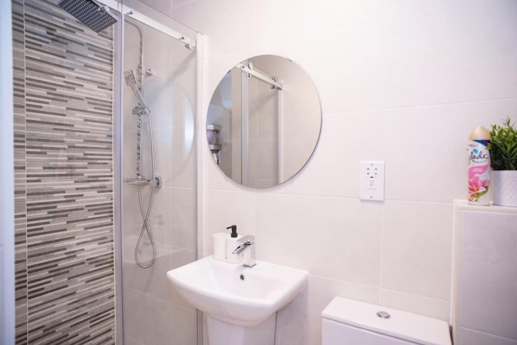 Walnut Luxurious 2-Bedroom With Ensuite - Parking, Netflix, Wifi - Close To Oxford, Bicester & Blenheim Palace Kidlington Kültér fotó